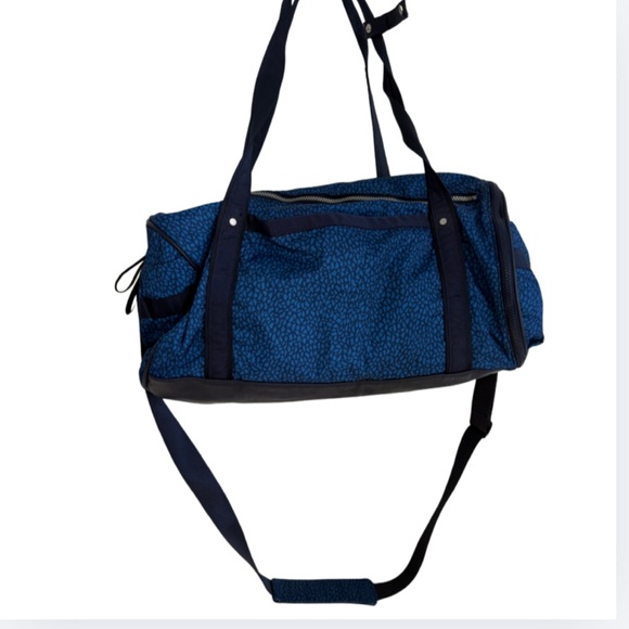 Lululemon Run Ways Duffle Gym Bag Large Blue Mosaic With Strap - Picture 6 of 10